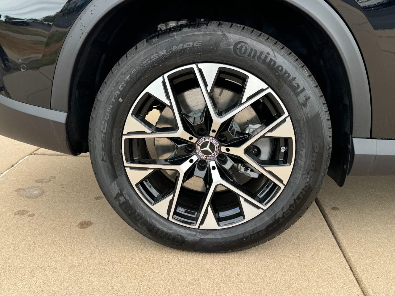 Mercedes-Benz GLC Vehicle Full-screen Gallery Image 5