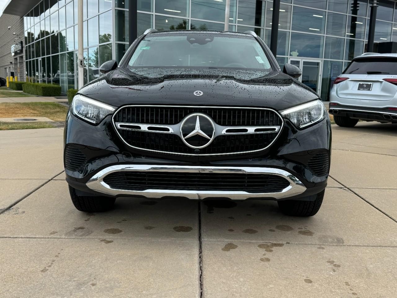 Mercedes-Benz GLC Vehicle Full-screen Gallery Image 7