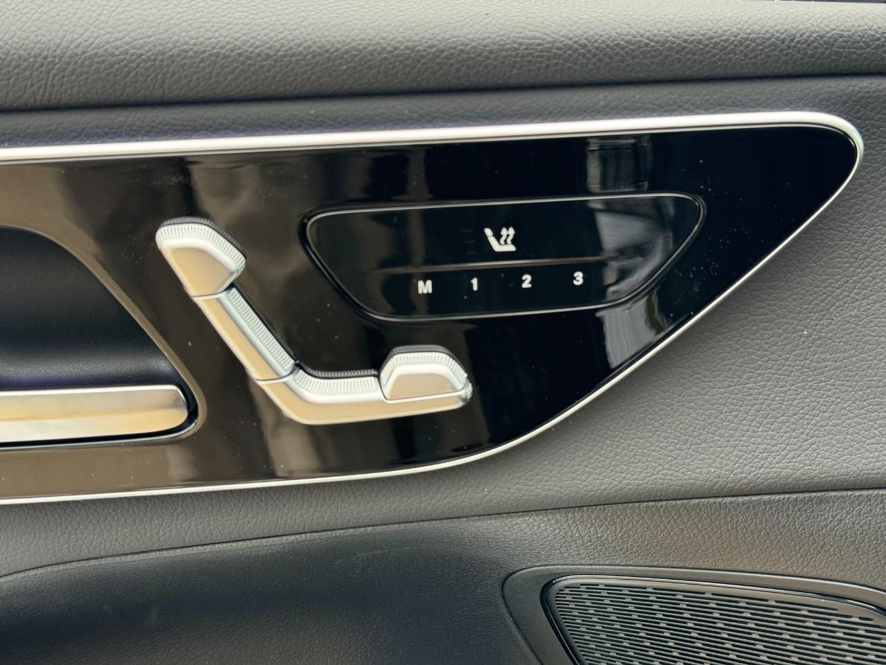 Mercedes-Benz GLC Vehicle Full-screen Gallery Image 22