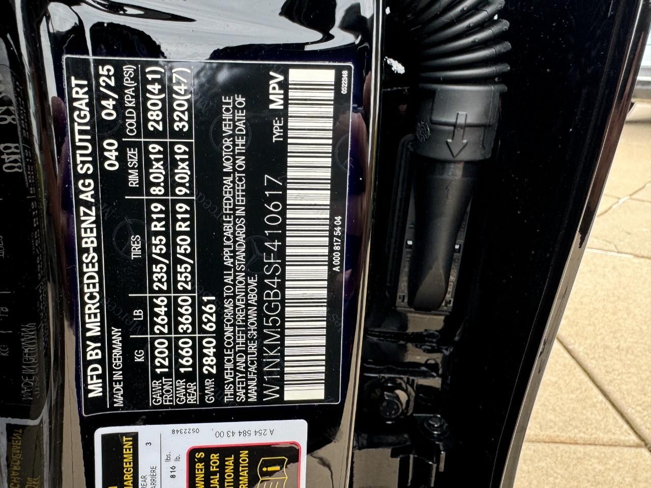 Mercedes-Benz GLC Vehicle Full-screen Gallery Image 35