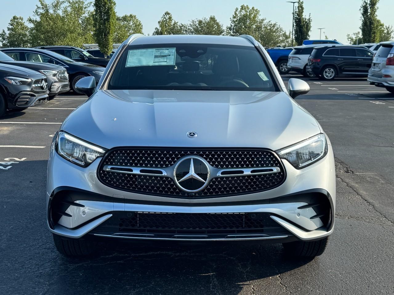 Mercedes-Benz GLC Vehicle Full-screen Gallery Image 8