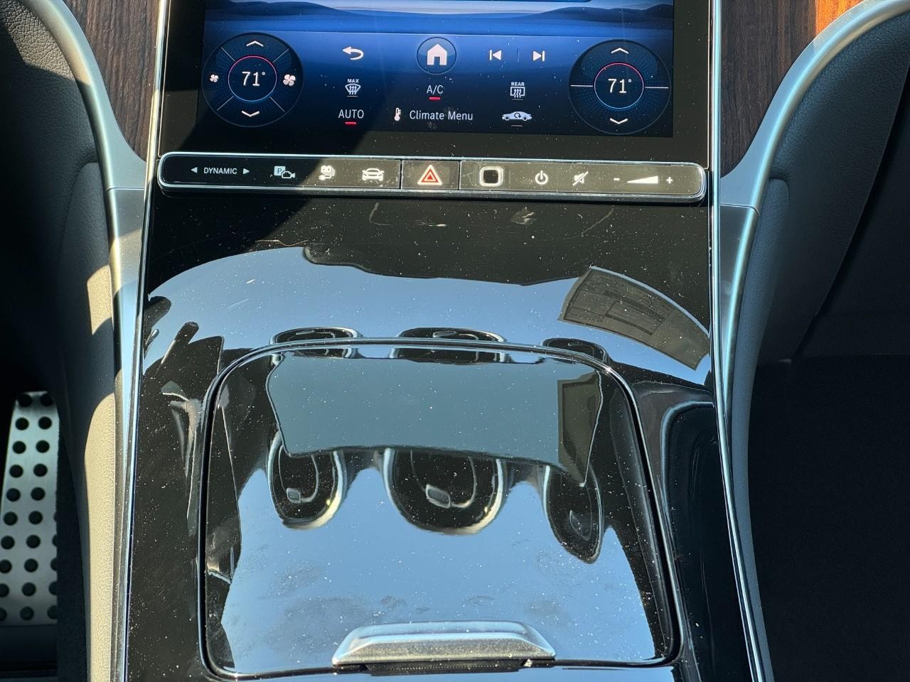 Mercedes-Benz GLC Vehicle Full-screen Gallery Image 16