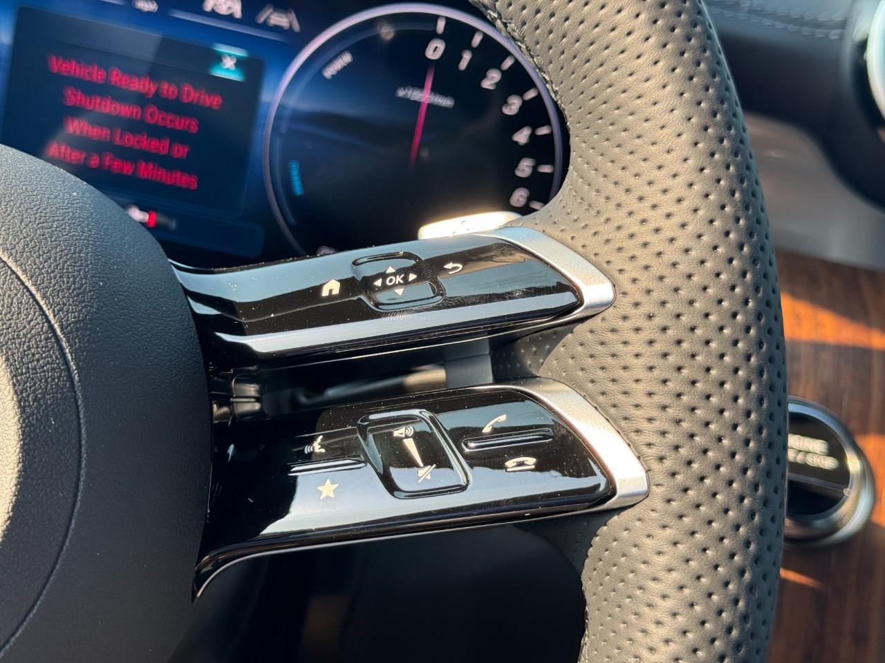 Mercedes-Benz GLC Vehicle Full-screen Gallery Image 20