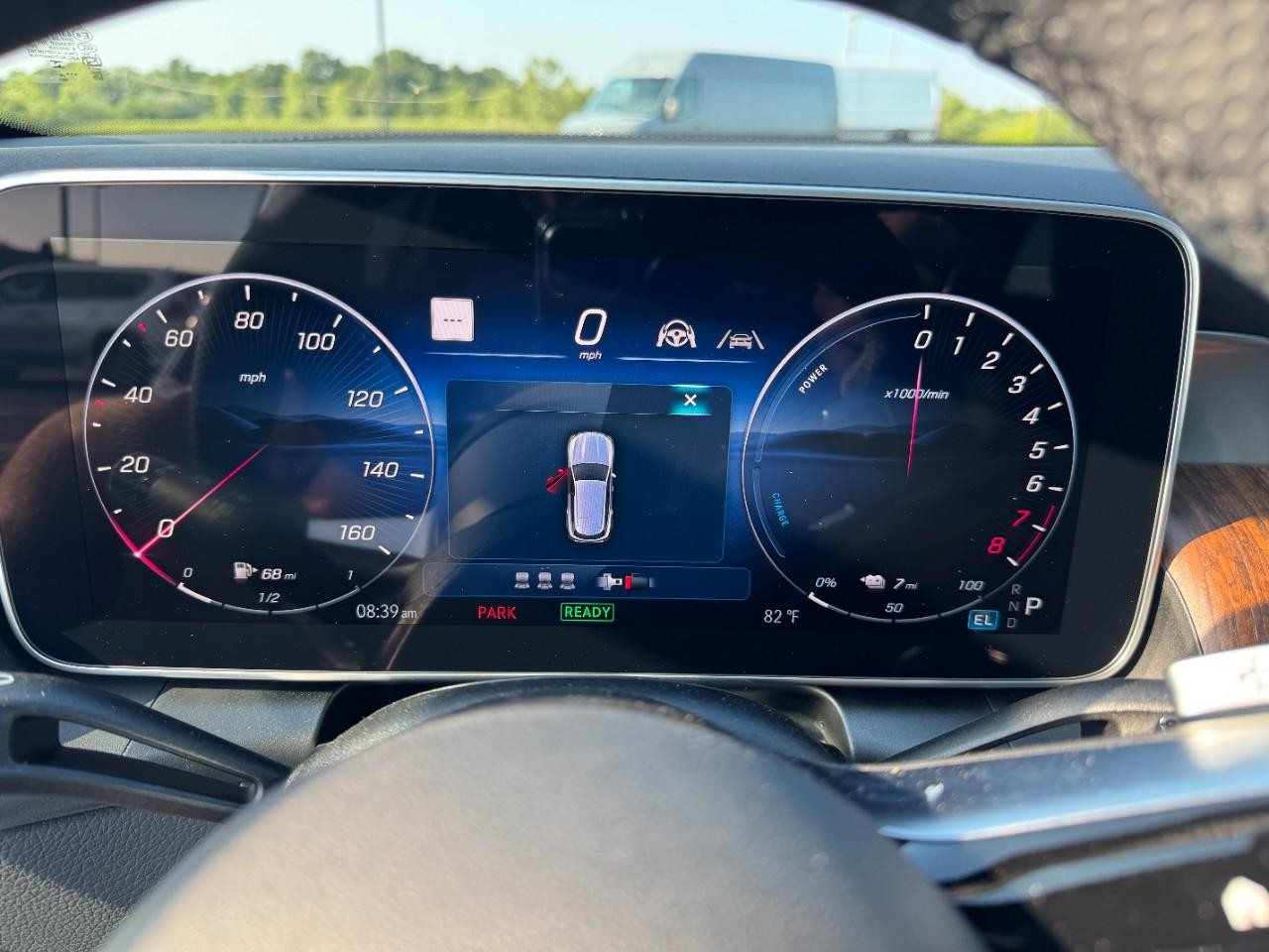 Mercedes-Benz GLC Vehicle Full-screen Gallery Image 21