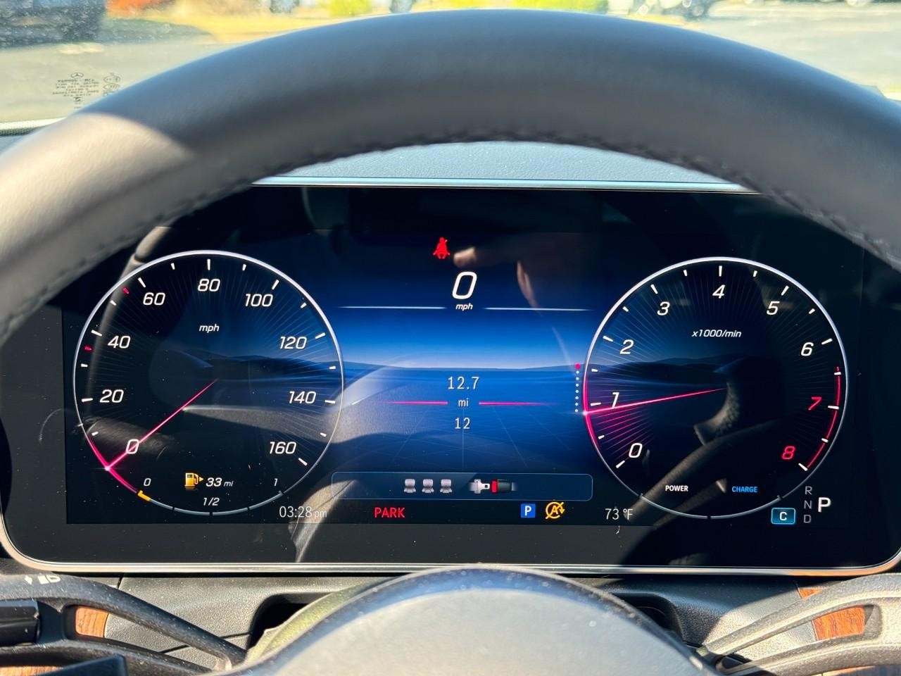 Mercedes-Benz C-Class Vehicle Full-screen Gallery Image 33