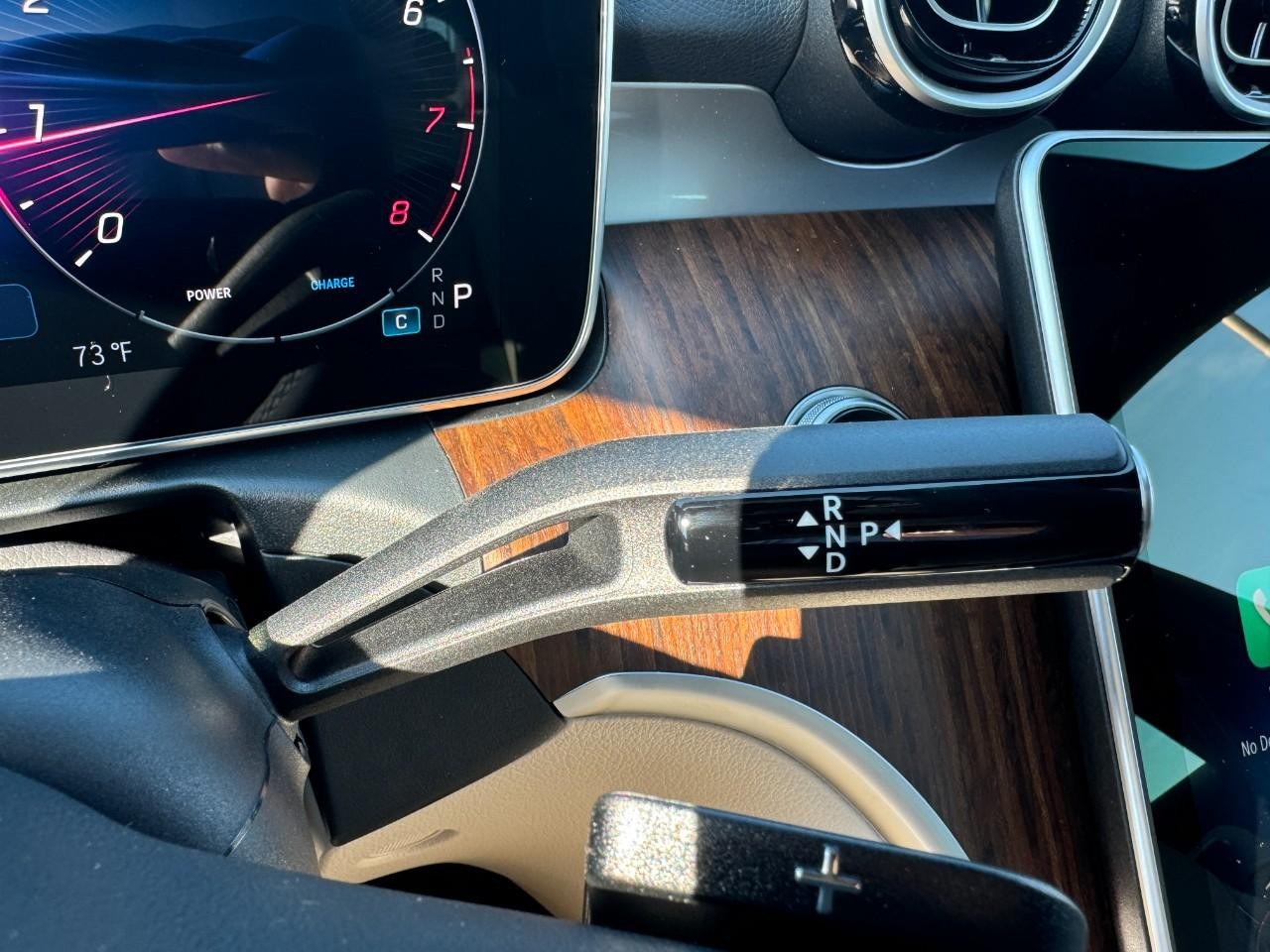 Mercedes-Benz C-Class Vehicle Full-screen Gallery Image 34