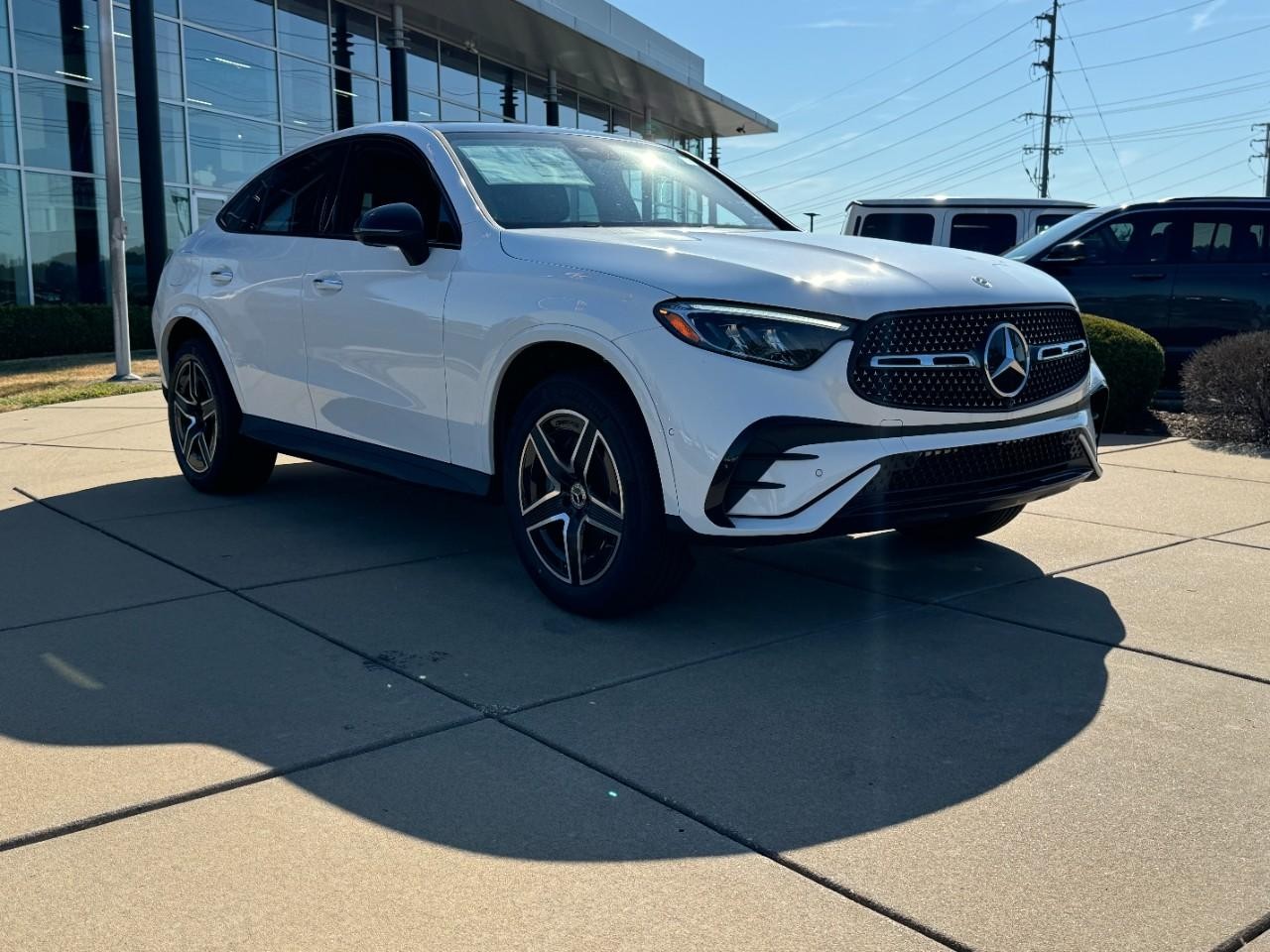 Mercedes-Benz GLC Vehicle Full-screen Gallery Image 06