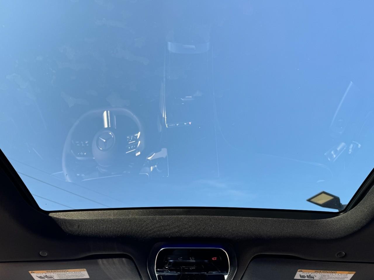 Mercedes-Benz GLC Vehicle Full-screen Gallery Image 11