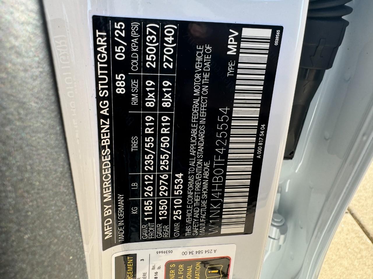 Mercedes-Benz GLC Vehicle Full-screen Gallery Image 36