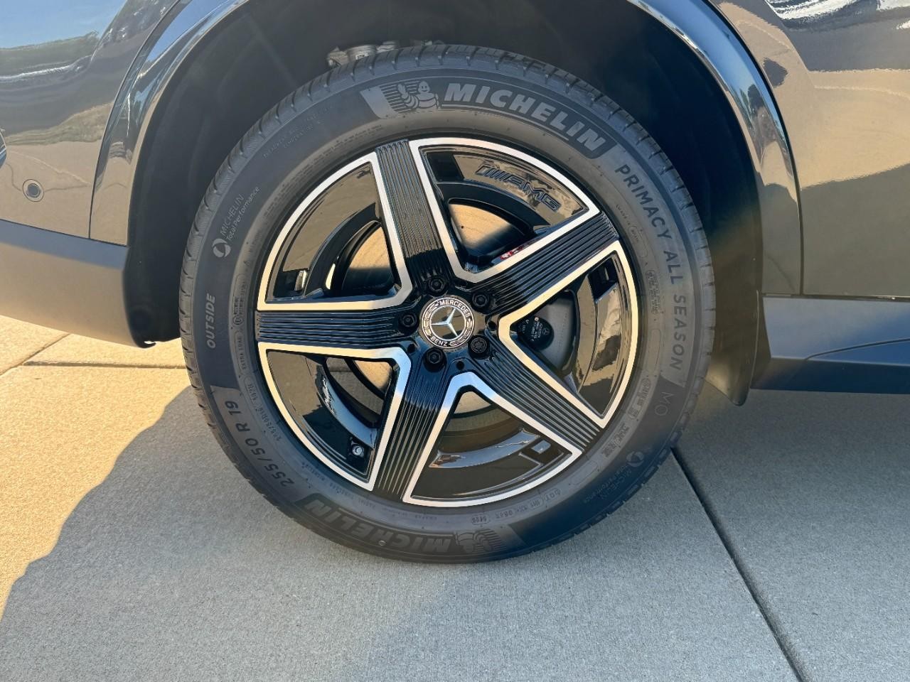 Mercedes-Benz GLC Vehicle Full-screen Gallery Image 5