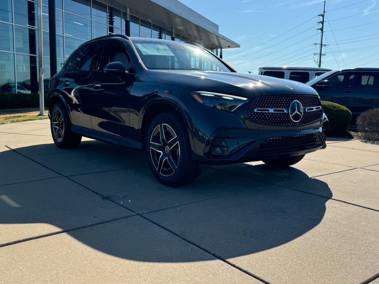 Mercedes-Benz GLC Vehicle Full-screen Gallery Image 6