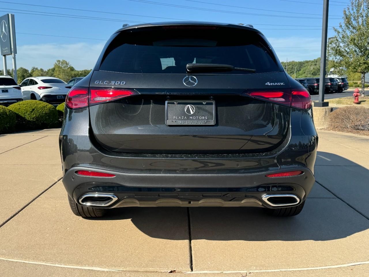 Mercedes-Benz GLC Vehicle Full-screen Gallery Image 9