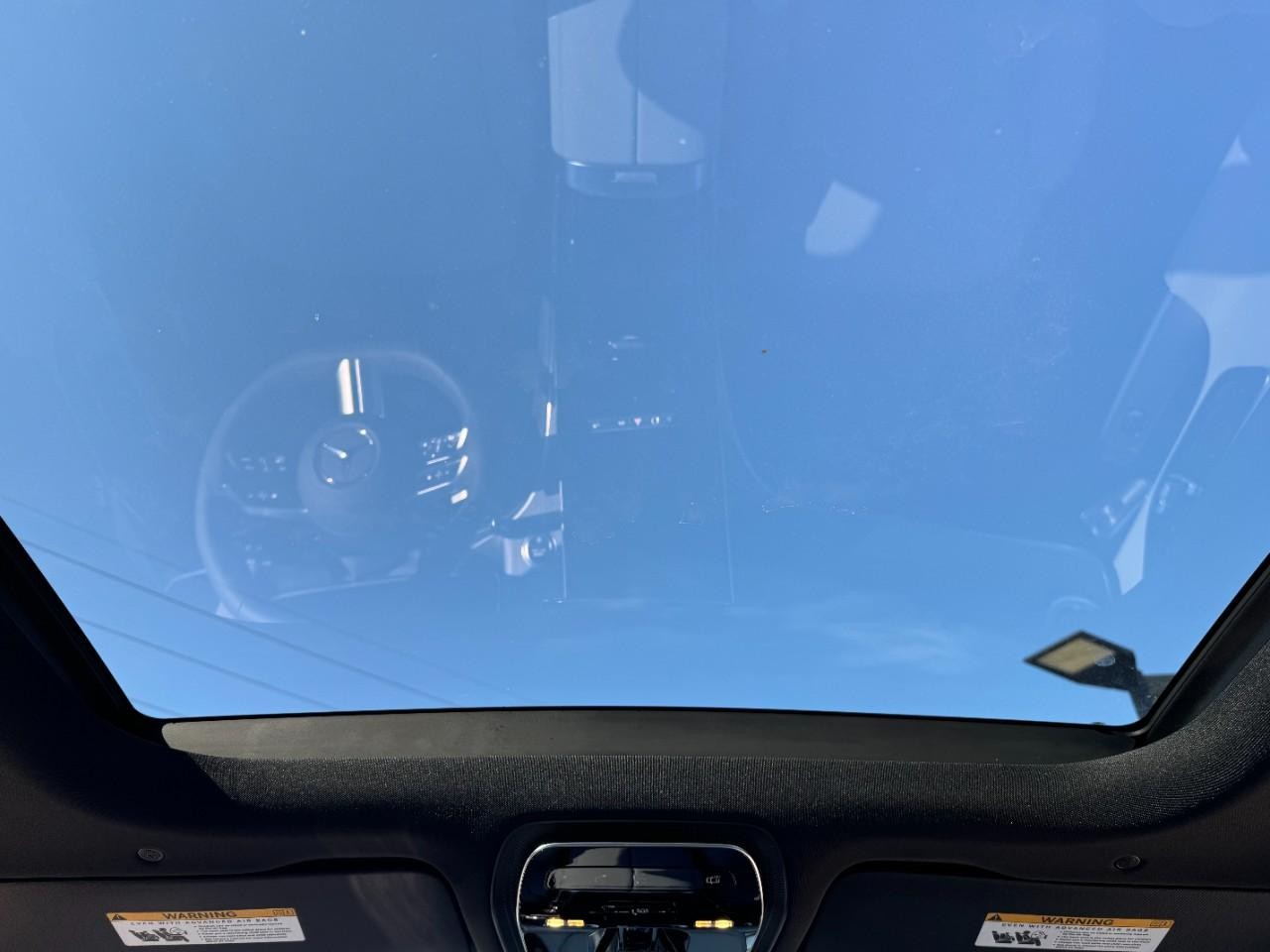 Mercedes-Benz GLC Vehicle Full-screen Gallery Image 11