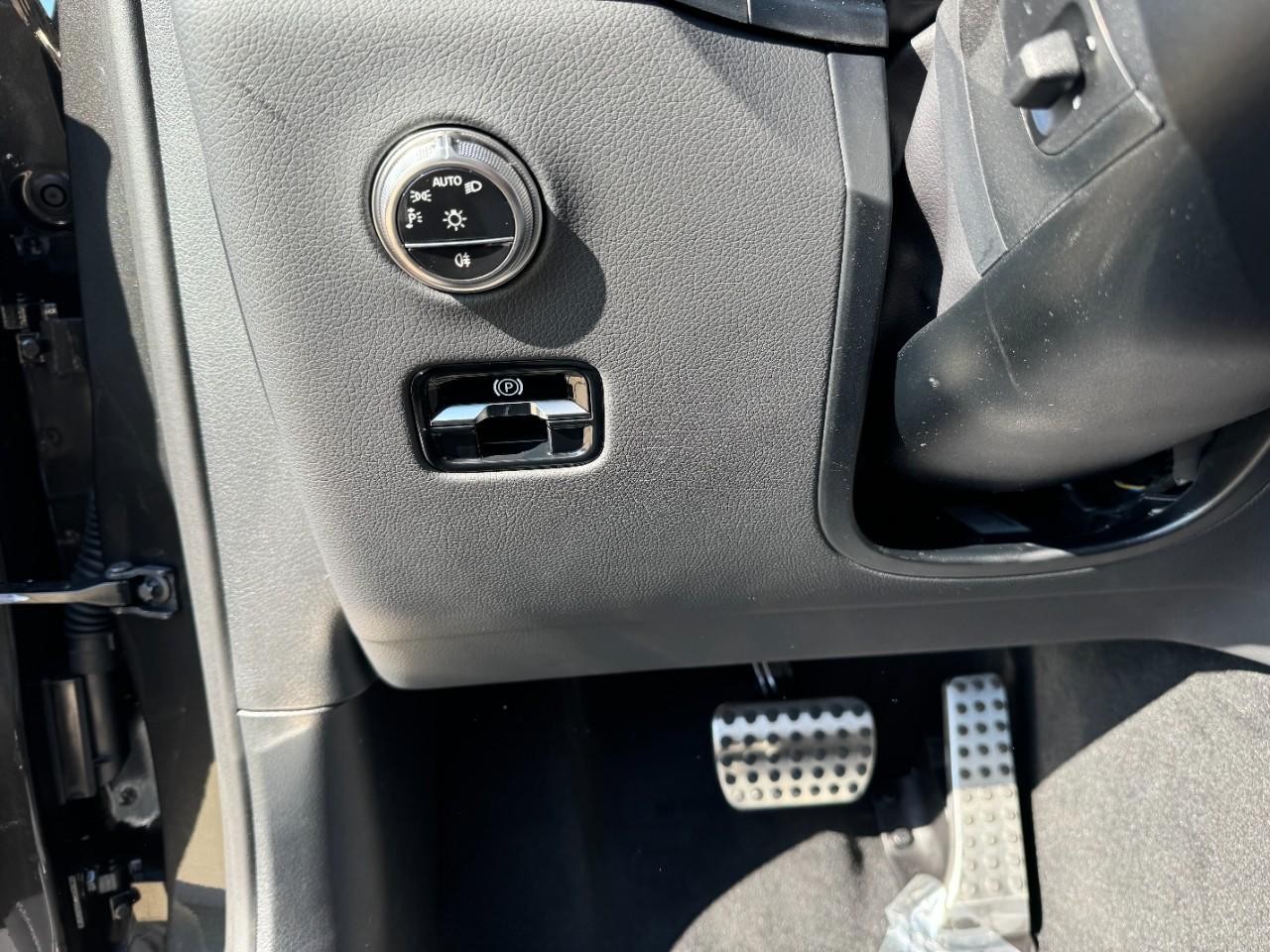 Mercedes-Benz GLC Vehicle Full-screen Gallery Image 30