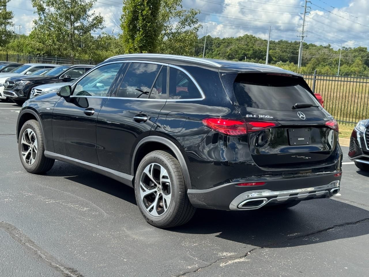 Mercedes-Benz GLC Vehicle Full-screen Gallery Image 3