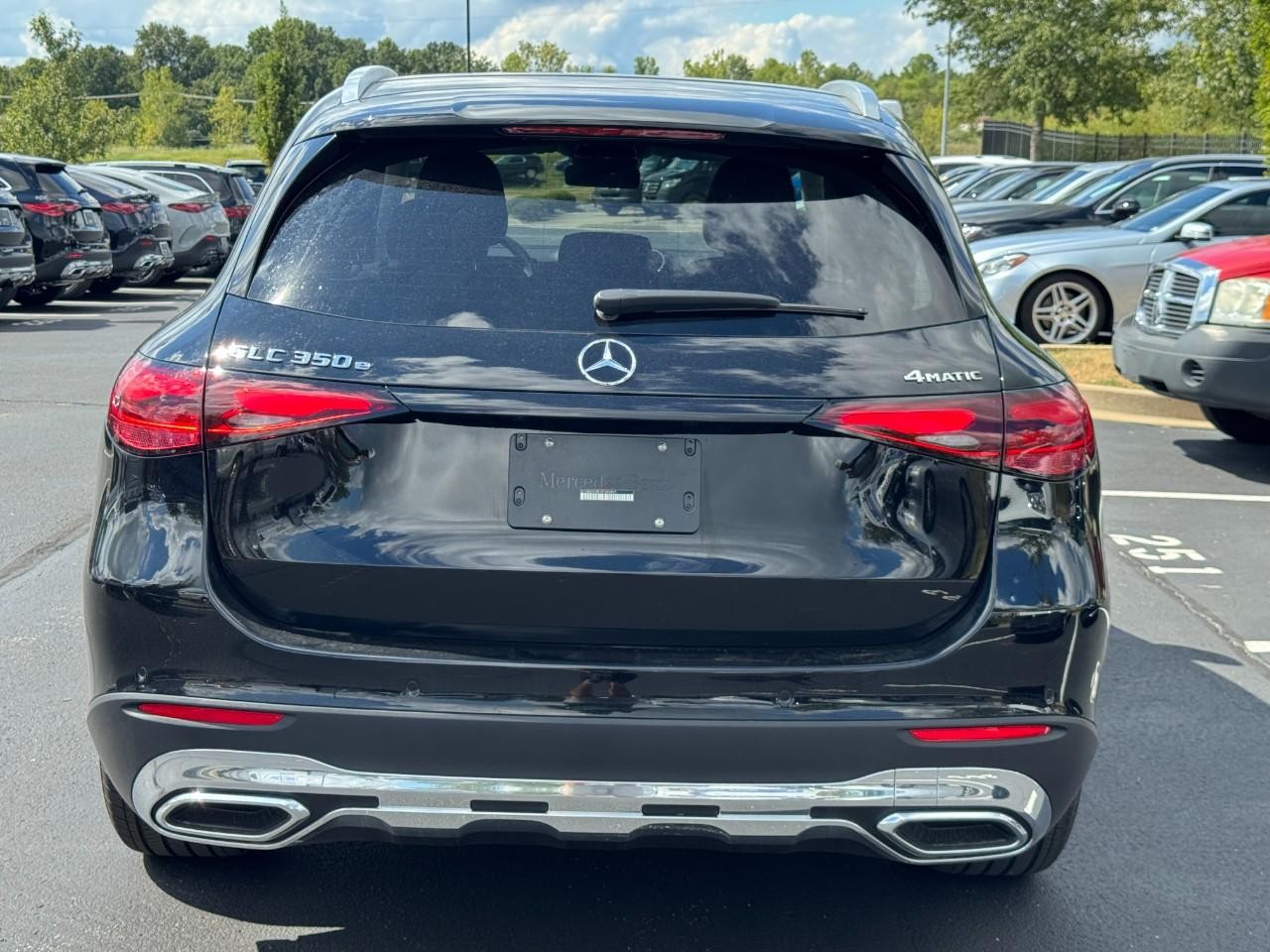 Mercedes-Benz GLC Vehicle Full-screen Gallery Image 4