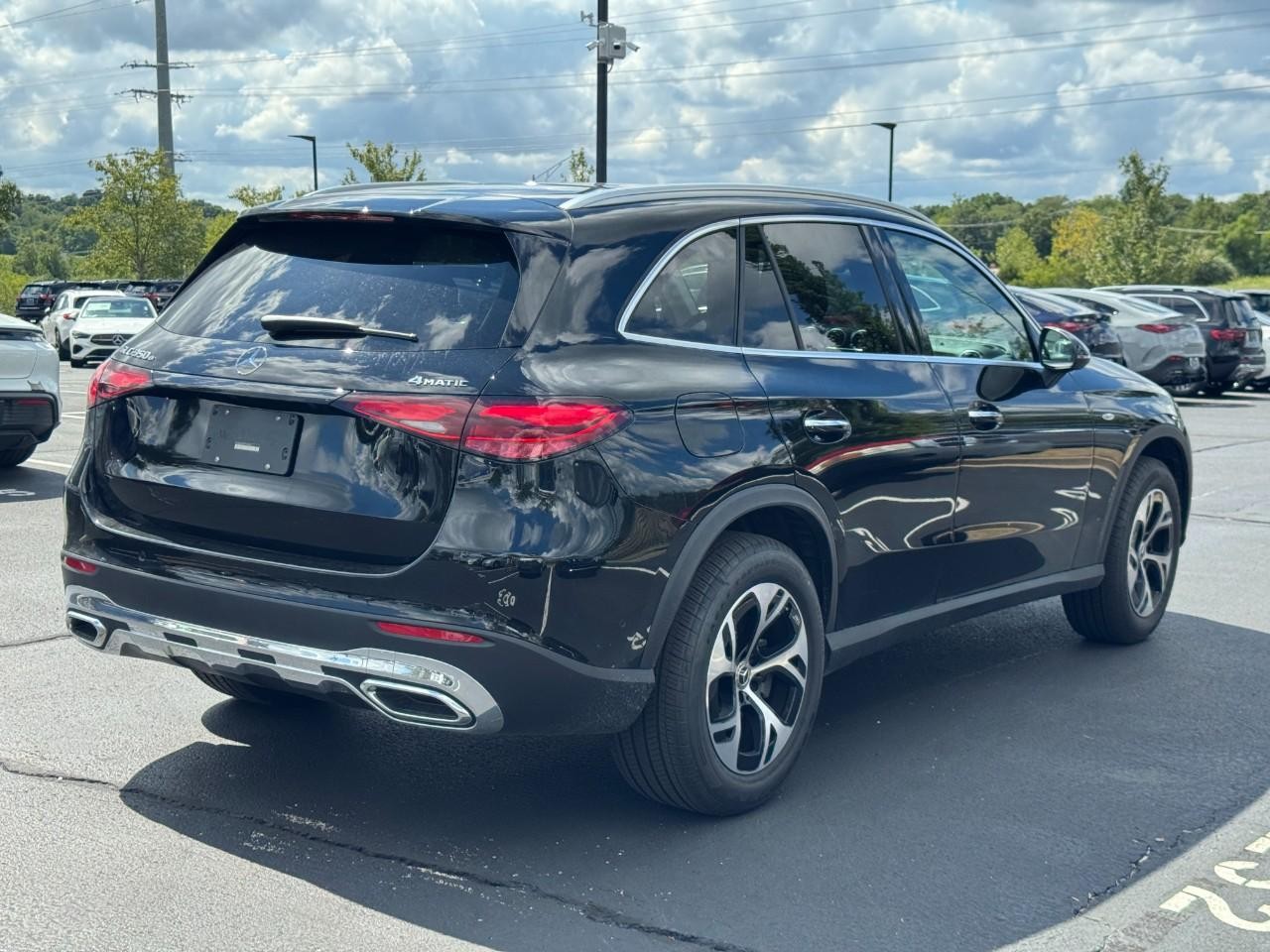 Mercedes-Benz GLC Vehicle Full-screen Gallery Image 5