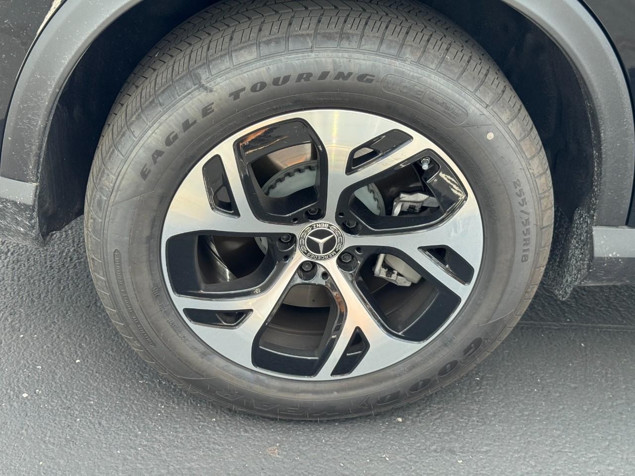 Mercedes-Benz GLC Vehicle Full-screen Gallery Image 6