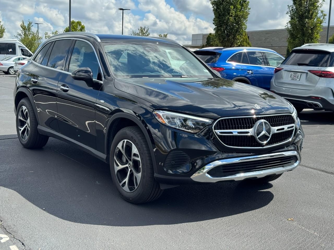 Mercedes-Benz GLC Vehicle Full-screen Gallery Image 7