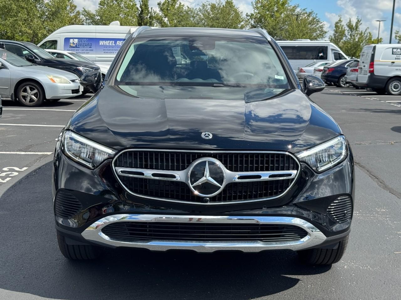 Mercedes-Benz GLC Vehicle Full-screen Gallery Image 8