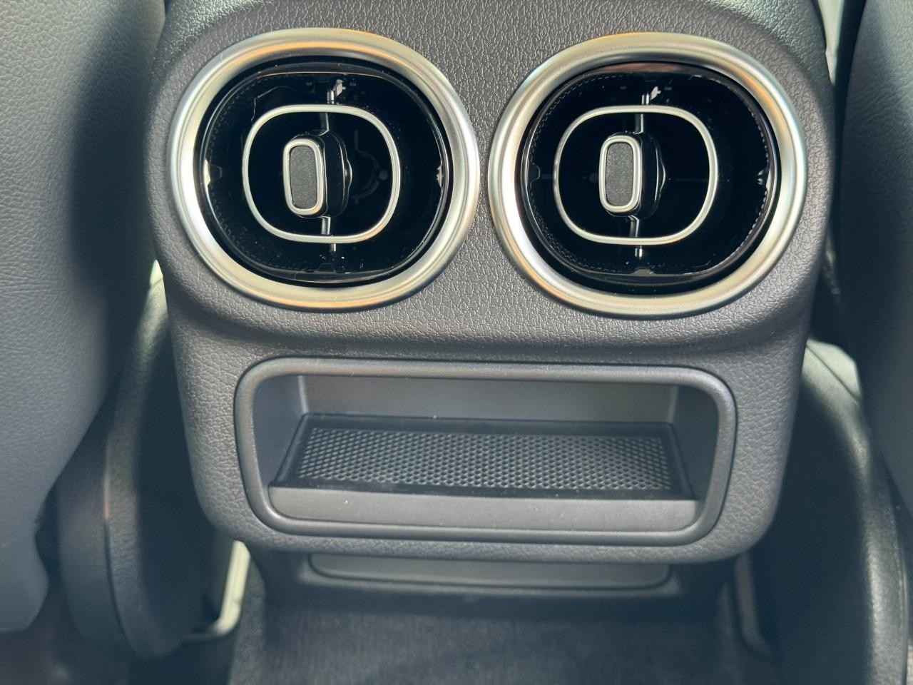 Mercedes-Benz GLC Vehicle Full-screen Gallery Image 17