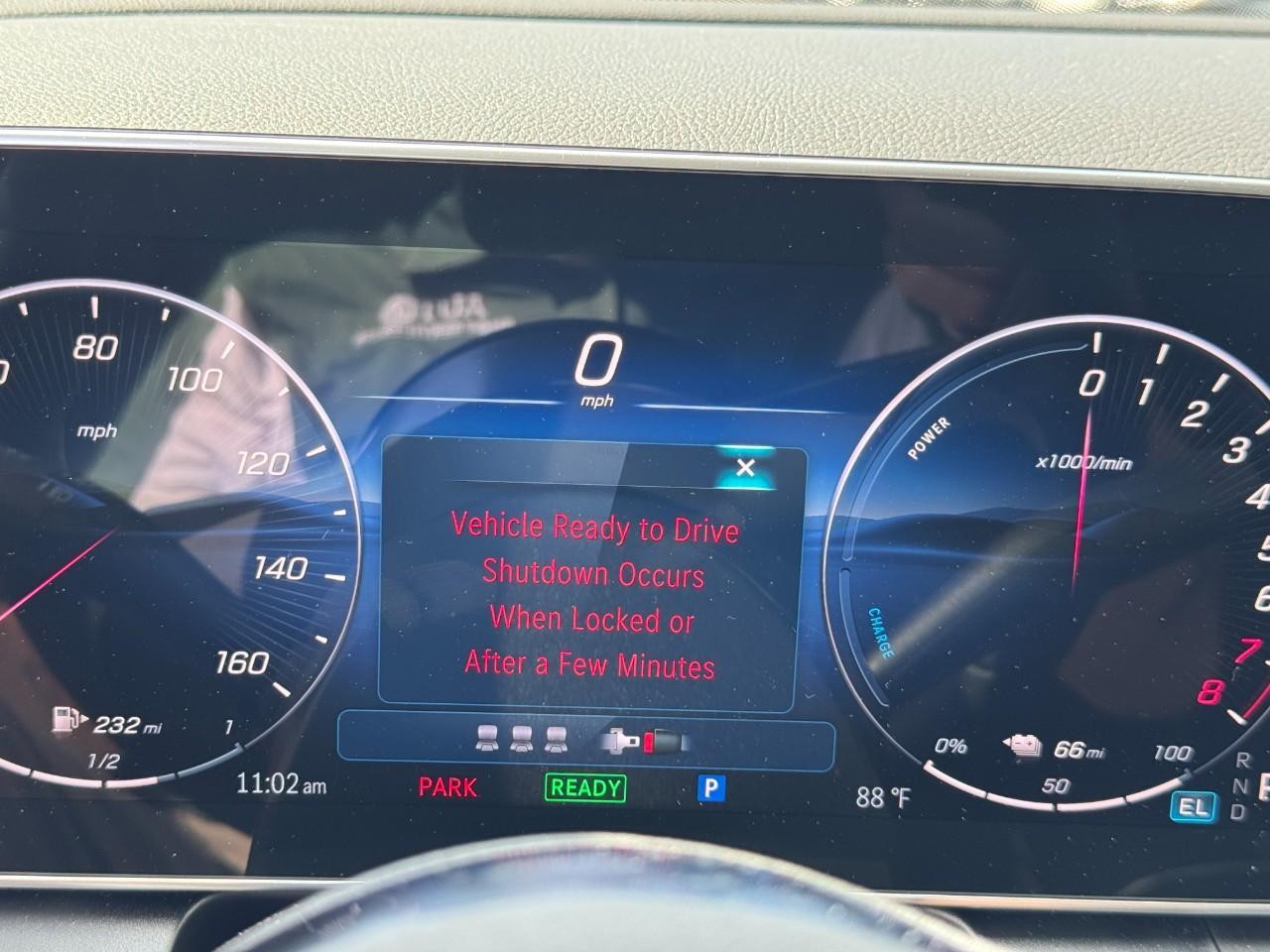 Mercedes-Benz GLC Vehicle Full-screen Gallery Image 21