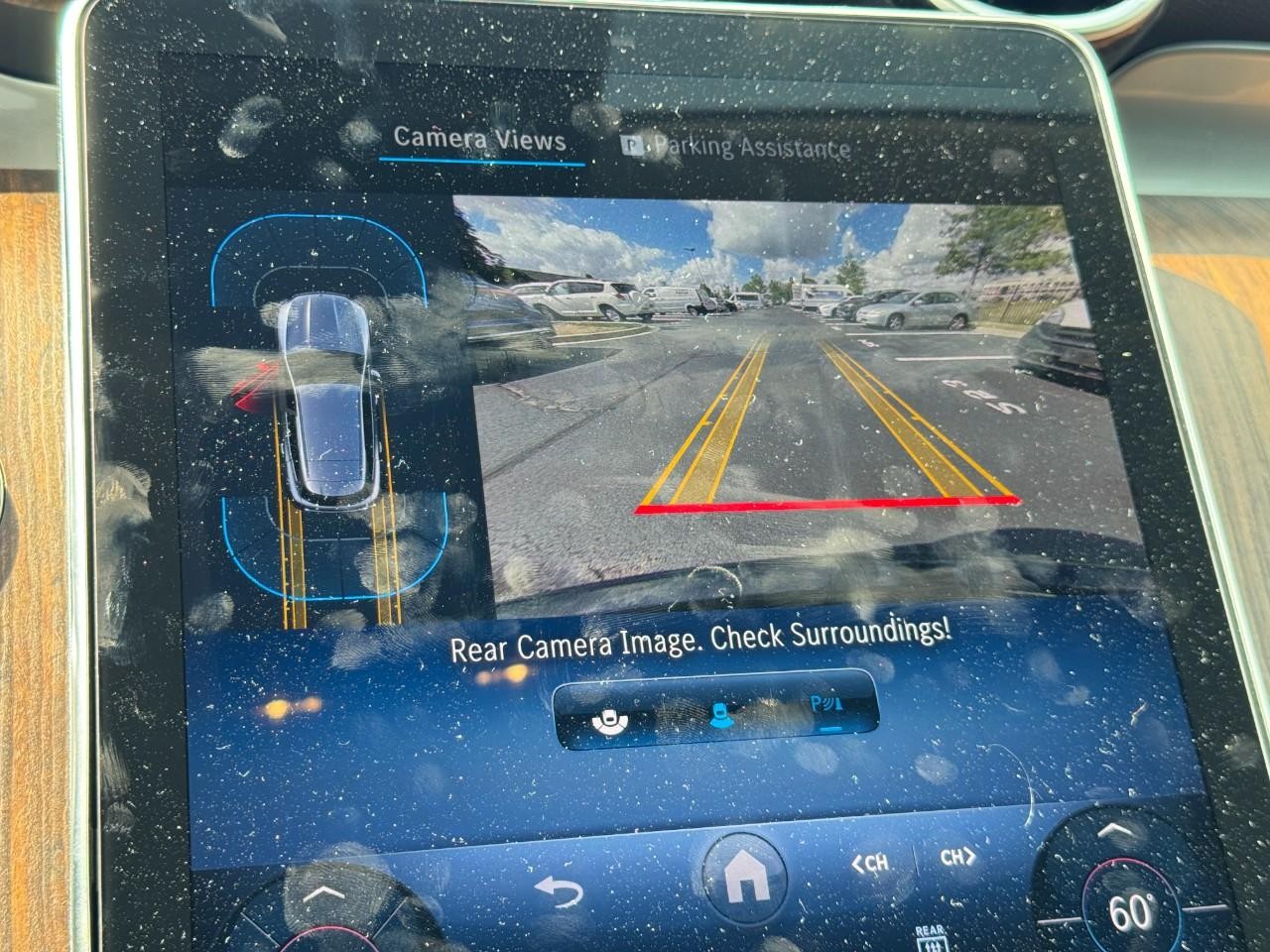 Mercedes-Benz GLC Vehicle Full-screen Gallery Image 23