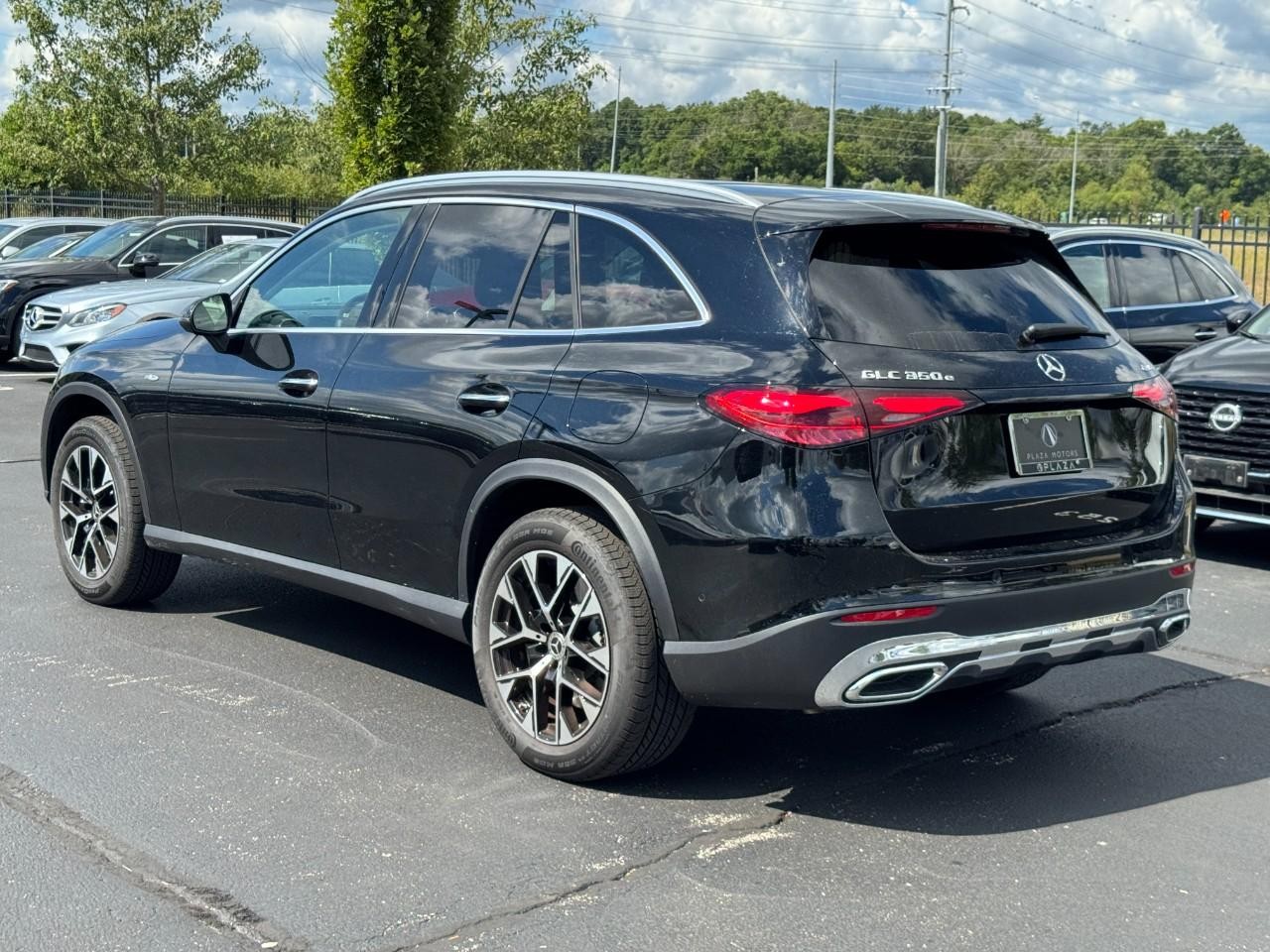 Mercedes-Benz GLC Vehicle Full-screen Gallery Image 3