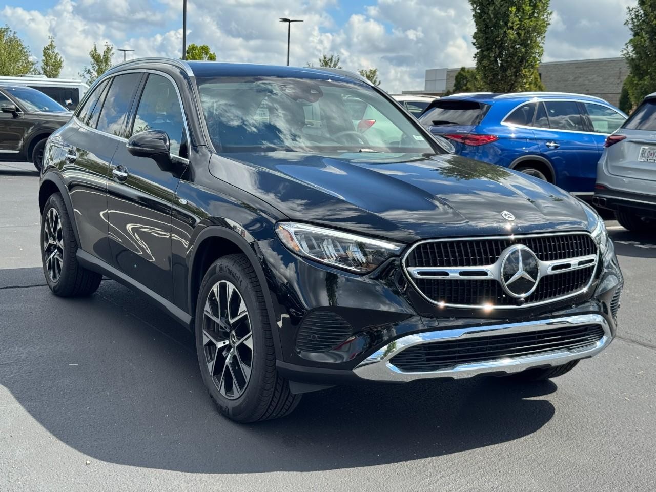 Mercedes-Benz GLC Vehicle Full-screen Gallery Image 7