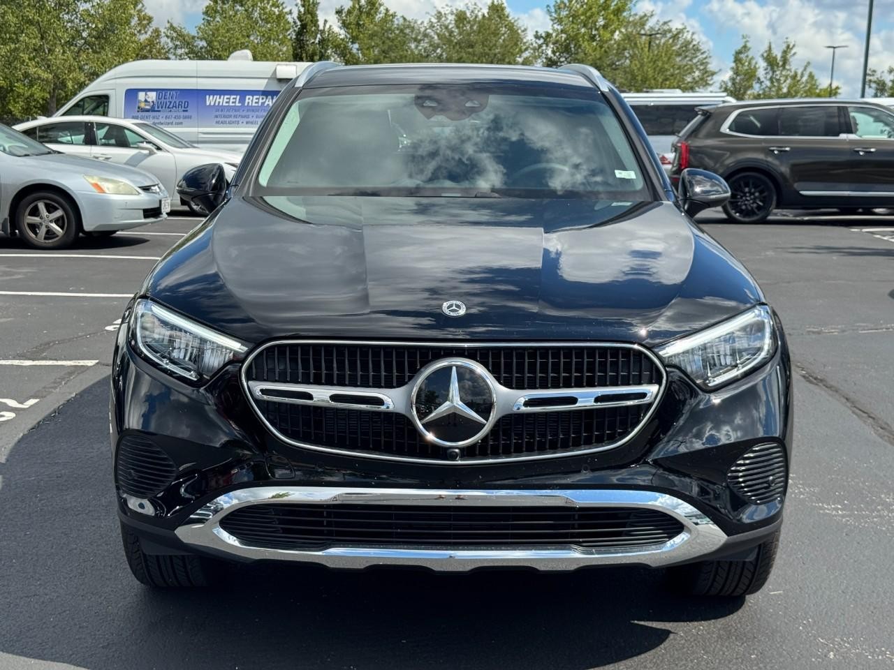 Mercedes-Benz GLC Vehicle Full-screen Gallery Image 8