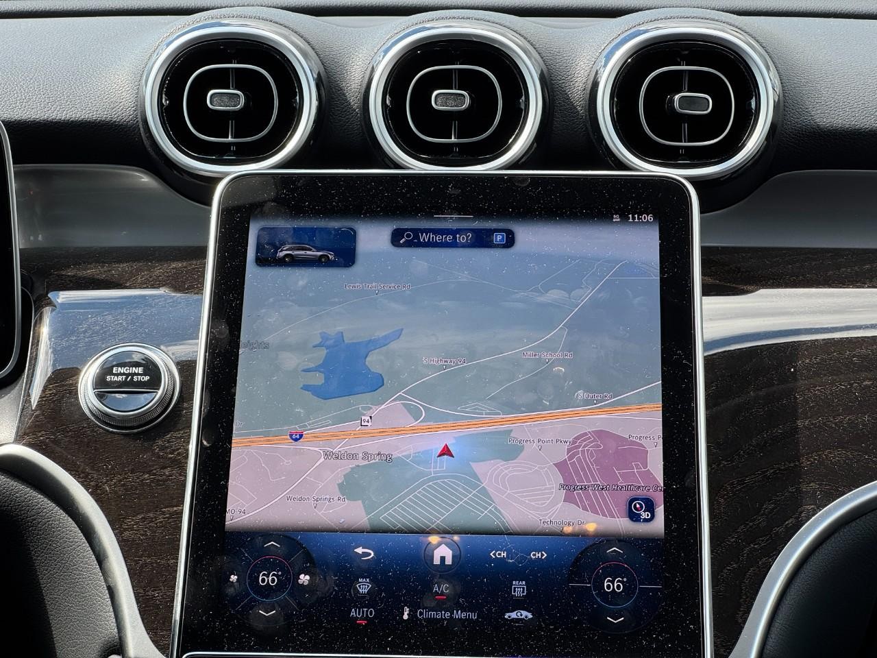 Mercedes-Benz GLC Vehicle Full-screen Gallery Image 15