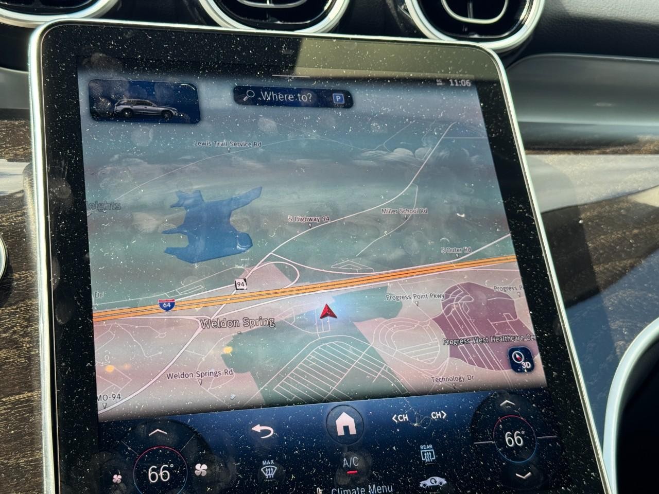 Mercedes-Benz GLC Vehicle Full-screen Gallery Image 23