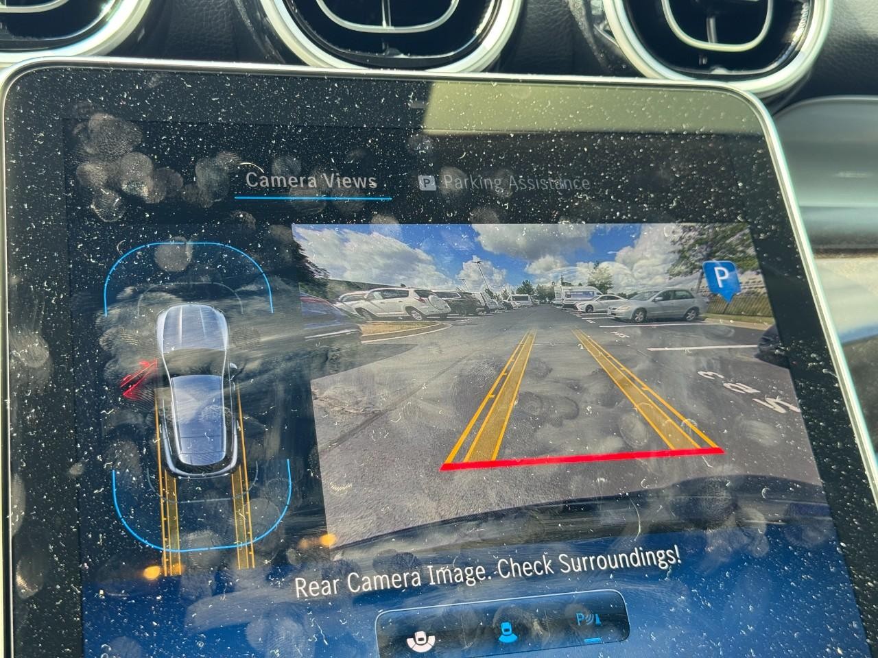 Mercedes-Benz GLC Vehicle Full-screen Gallery Image 24