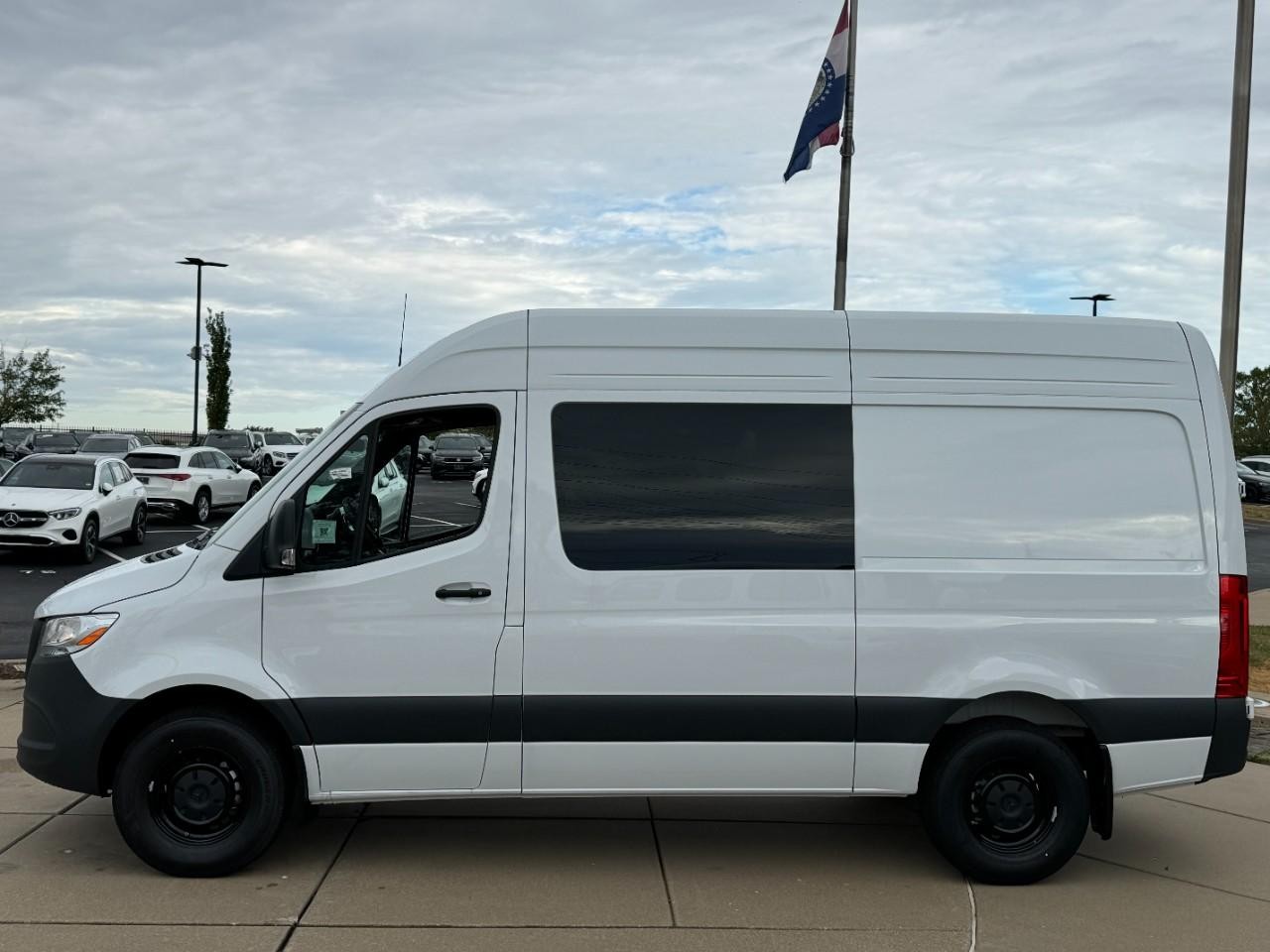 Mercedes-Benz Sprinter Van Vehicle Full-screen Gallery Image 2