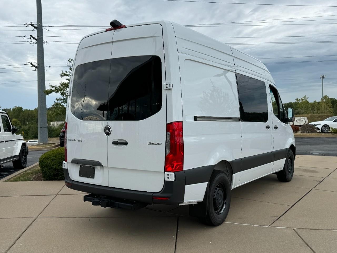 Mercedes-Benz Sprinter Van Vehicle Full-screen Gallery Image 4