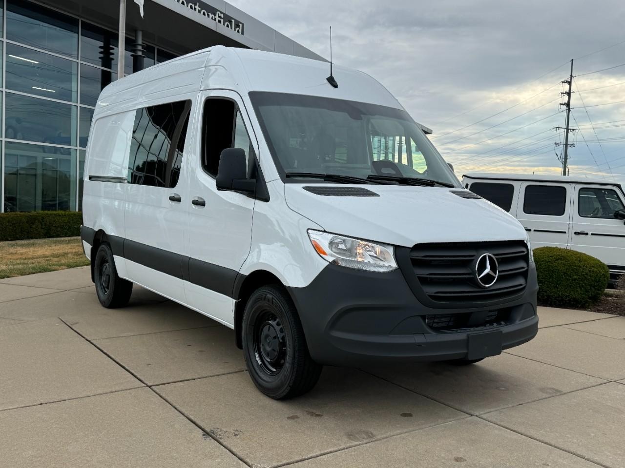 Mercedes-Benz Sprinter Van Vehicle Full-screen Gallery Image 6