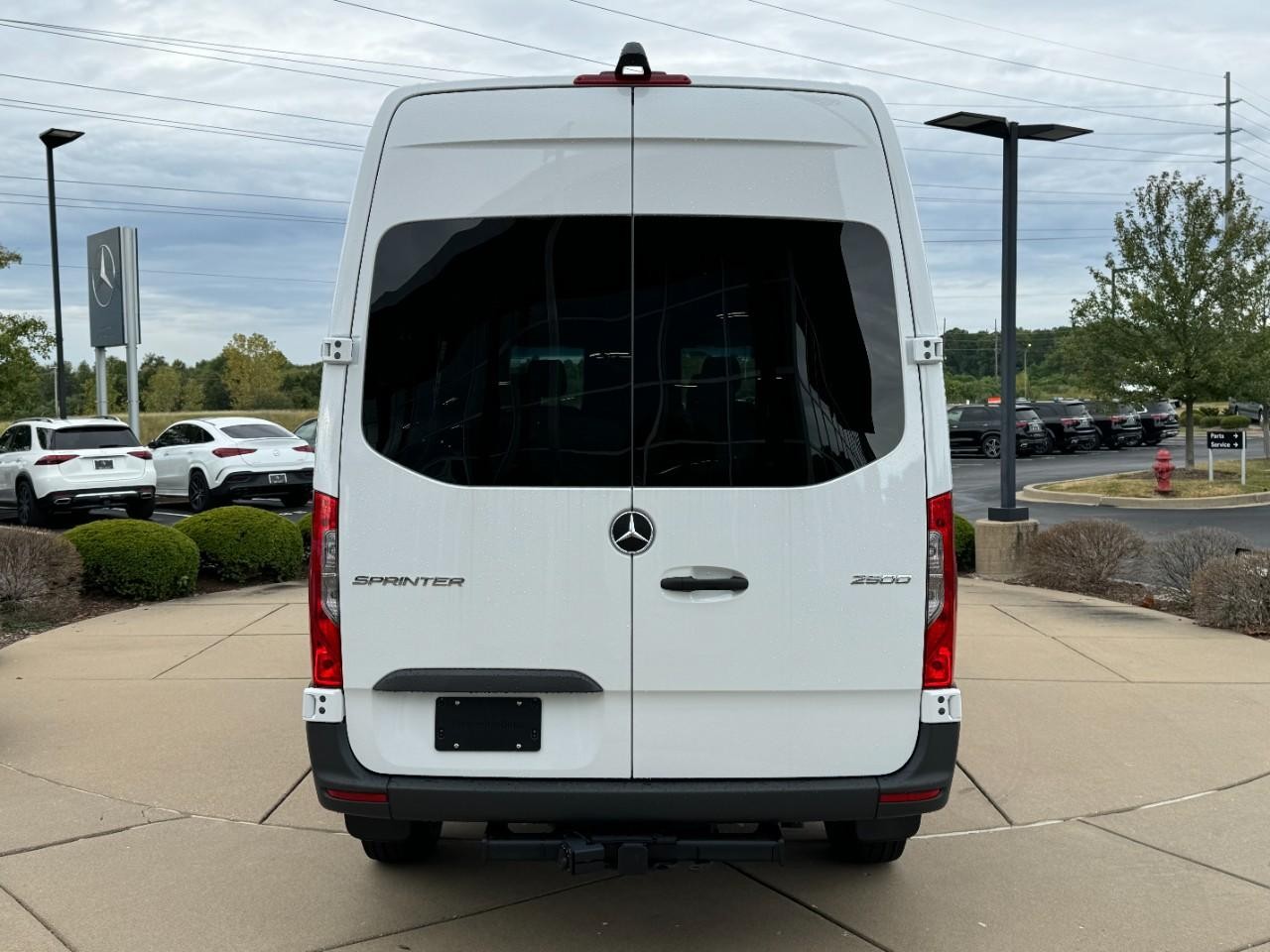 Mercedes-Benz Sprinter Van Vehicle Full-screen Gallery Image 8