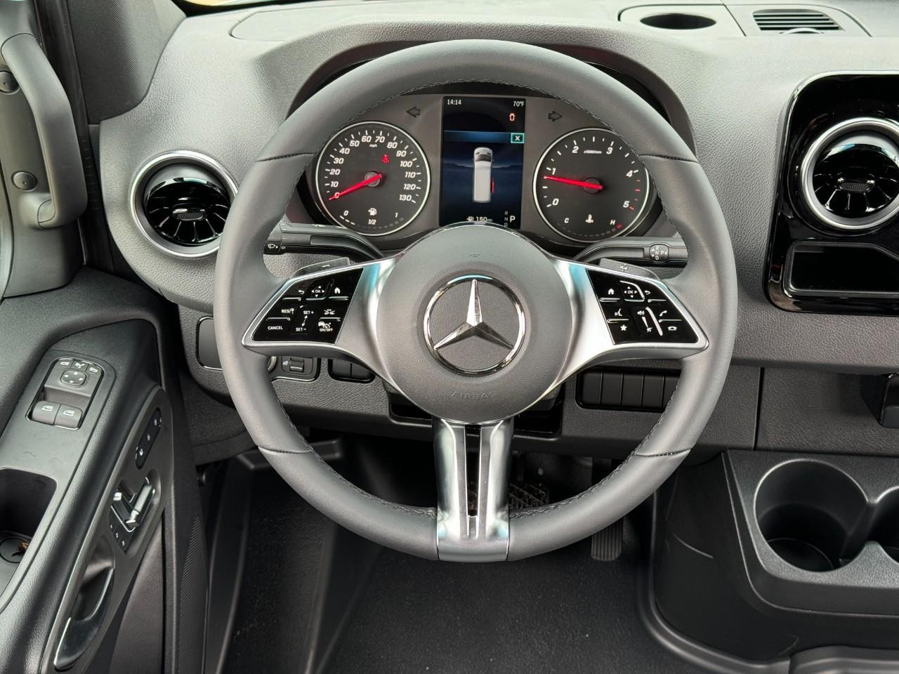 Mercedes-Benz Sprinter Van Vehicle Full-screen Gallery Image 14