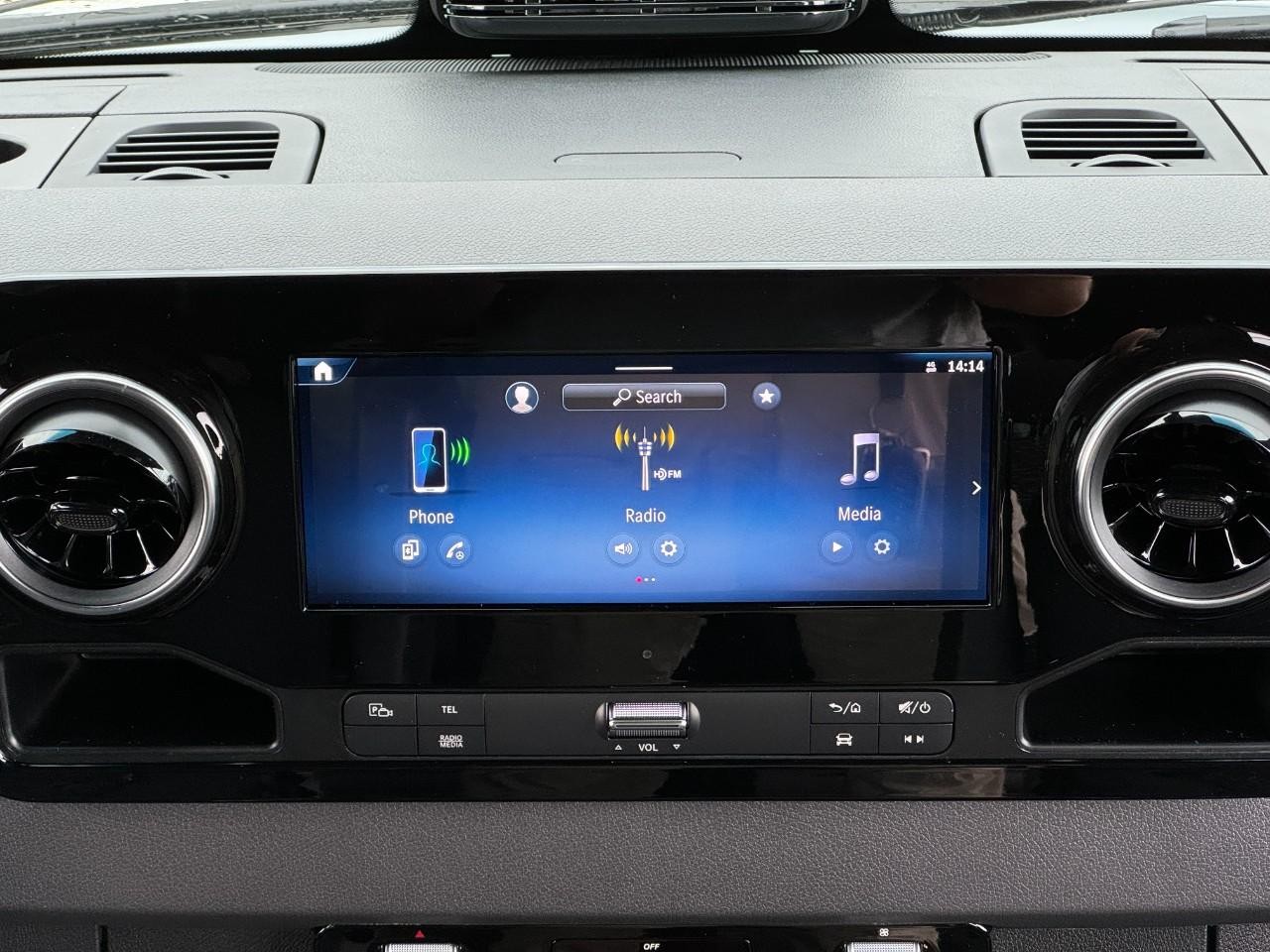 Mercedes-Benz Sprinter Van Vehicle Full-screen Gallery Image 15