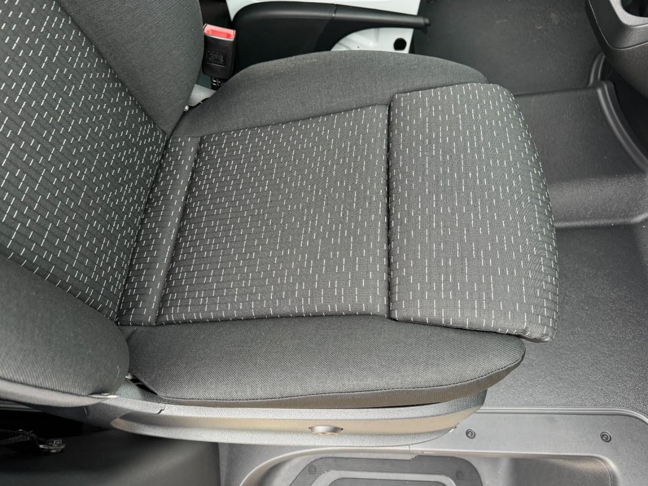 Mercedes-Benz Sprinter Van Vehicle Full-screen Gallery Image 19