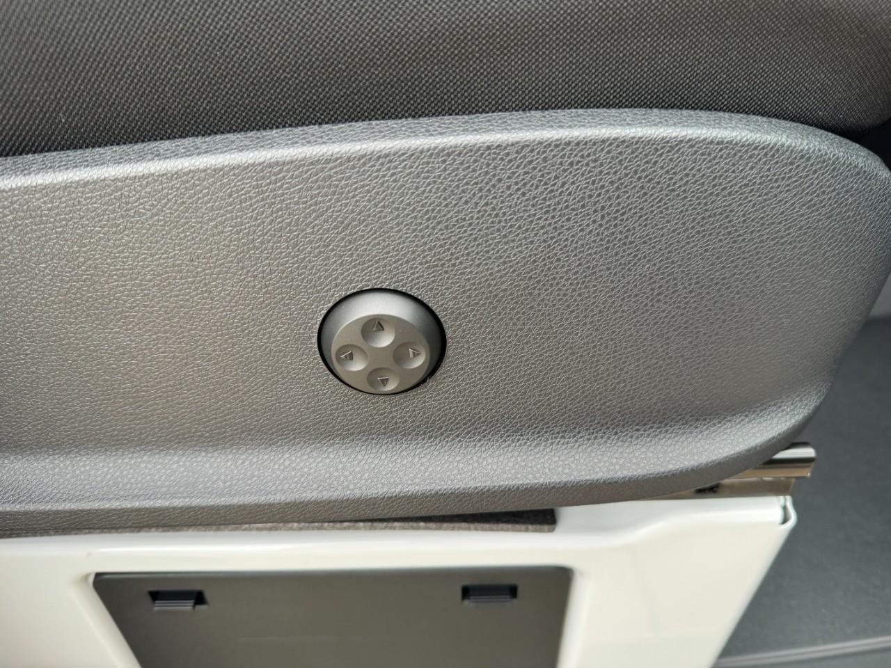 Mercedes-Benz Sprinter Van Vehicle Full-screen Gallery Image 20