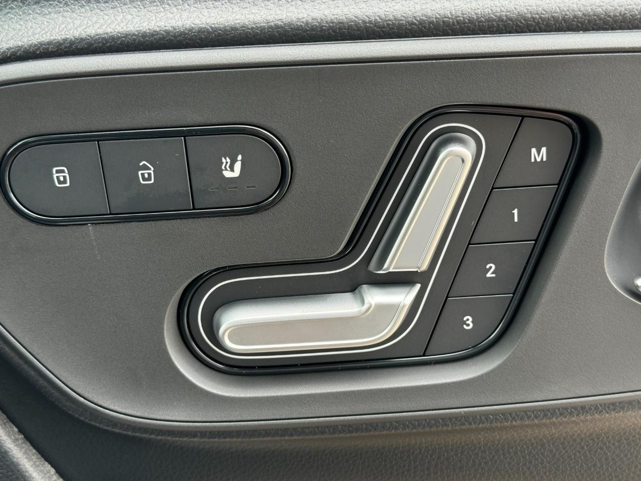 Mercedes-Benz Sprinter Van Vehicle Full-screen Gallery Image 22