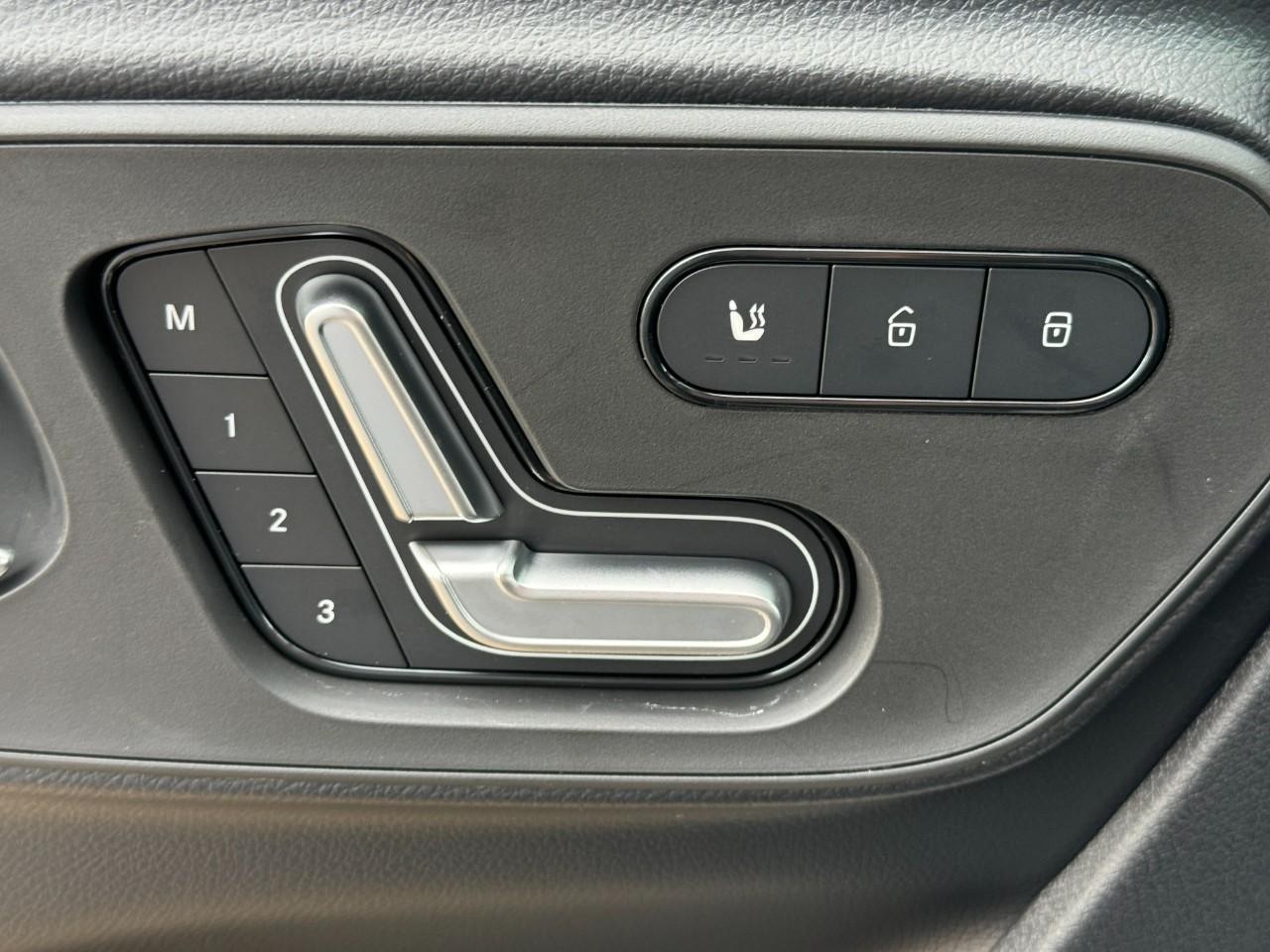 Mercedes-Benz Sprinter Van Vehicle Full-screen Gallery Image 24