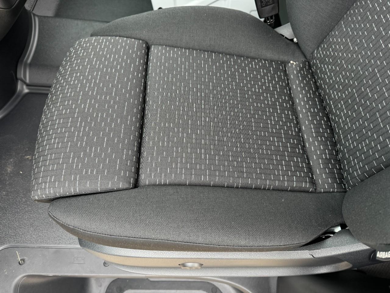 Mercedes-Benz Sprinter Van Vehicle Full-screen Gallery Image 26