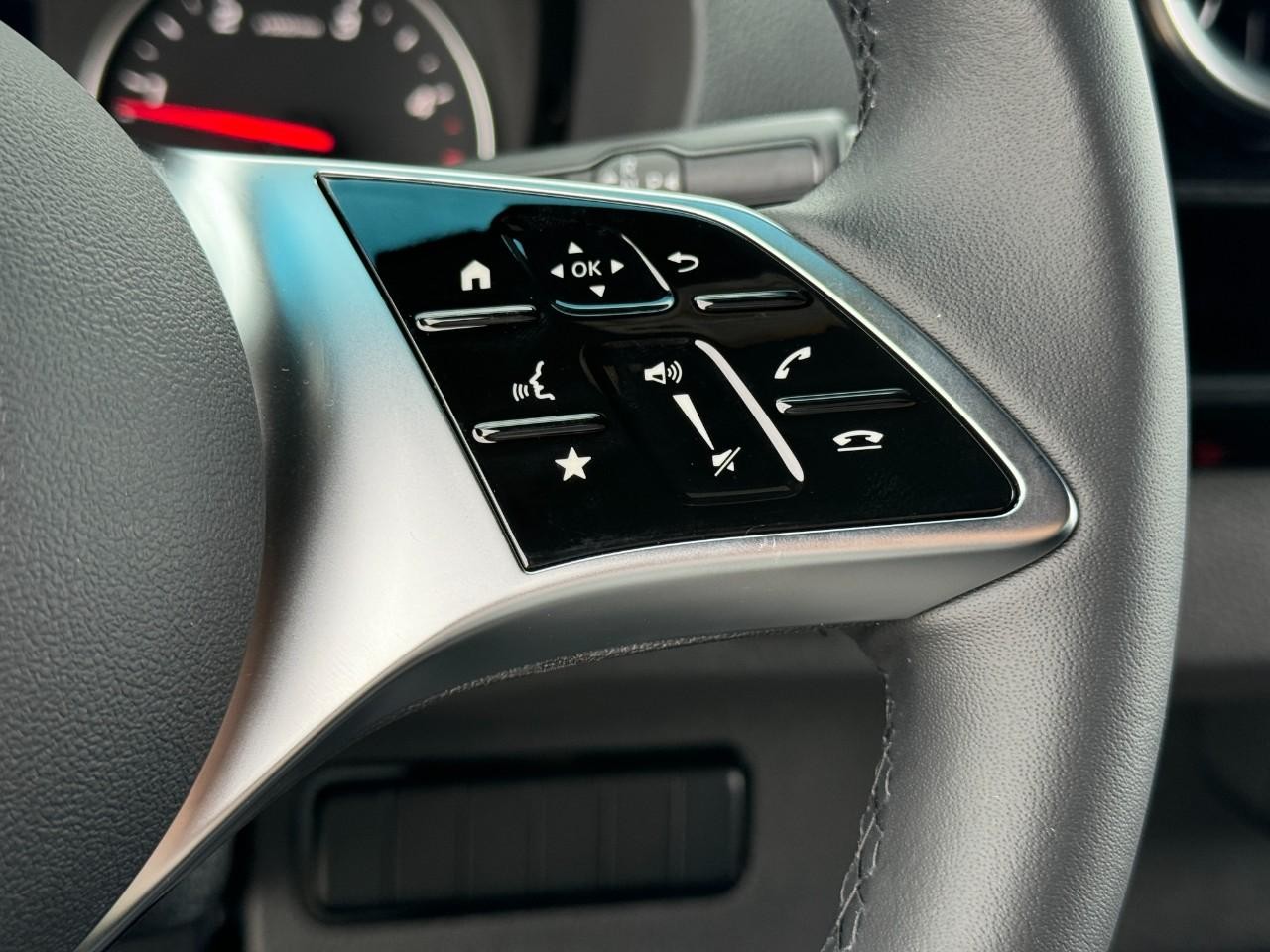 Mercedes-Benz Sprinter Van Vehicle Full-screen Gallery Image 30