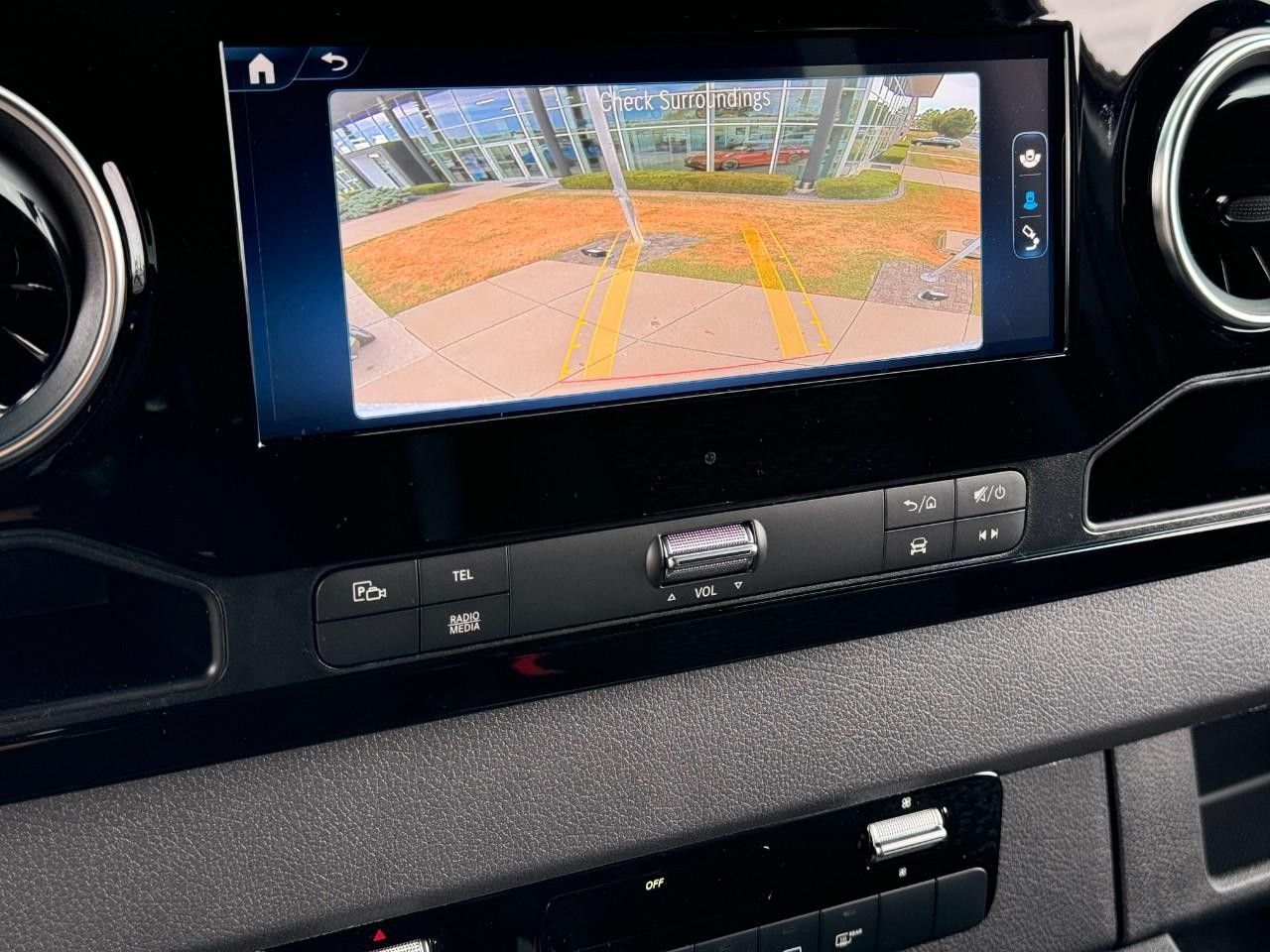 Mercedes-Benz Sprinter Van Vehicle Full-screen Gallery Image 33