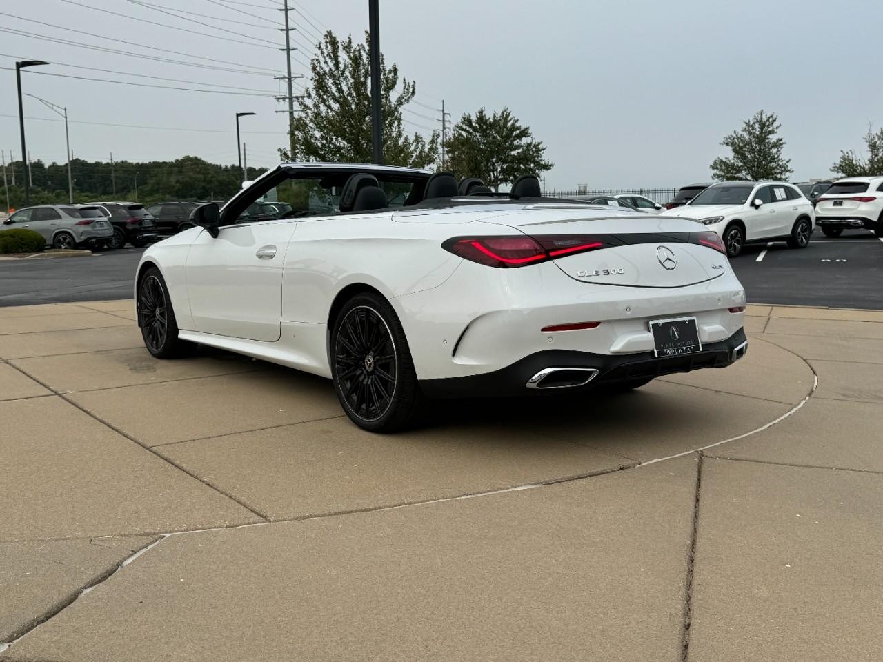 Mercedes-Benz CLE Vehicle Full-screen Gallery Image 3