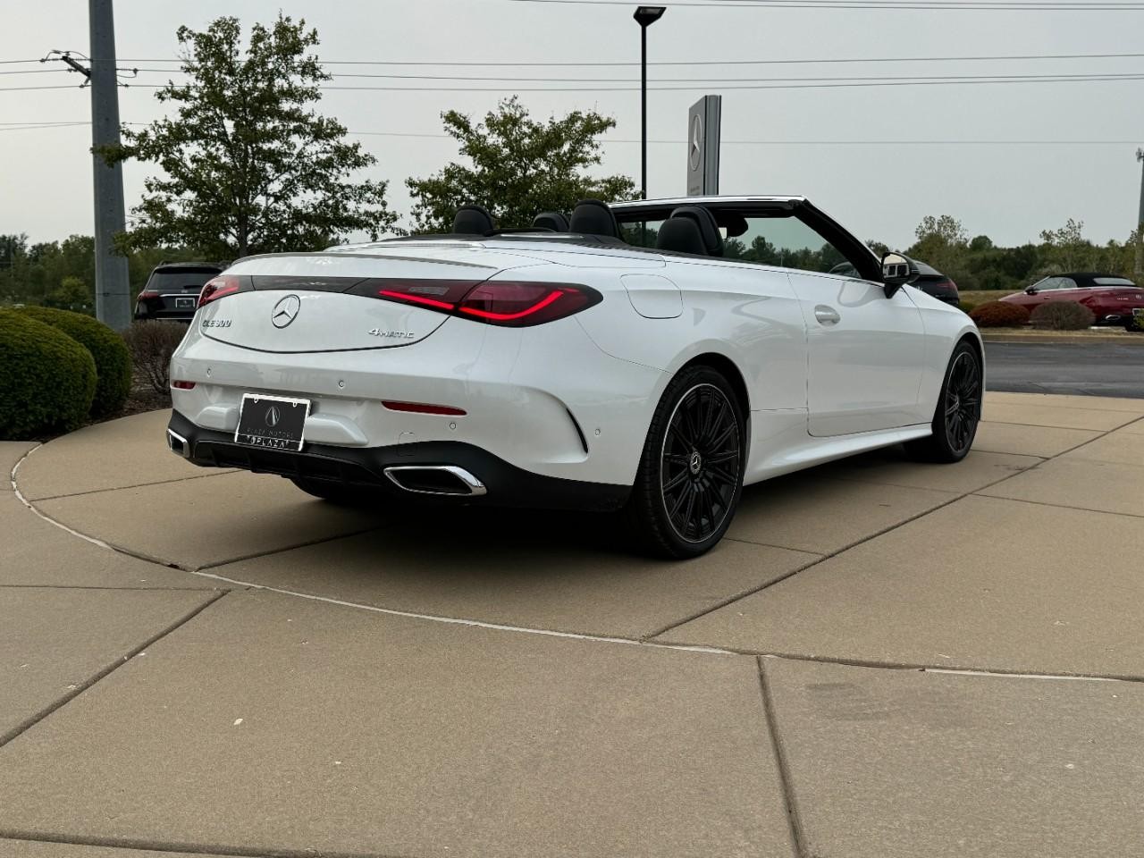 Mercedes-Benz CLE Vehicle Full-screen Gallery Image 4