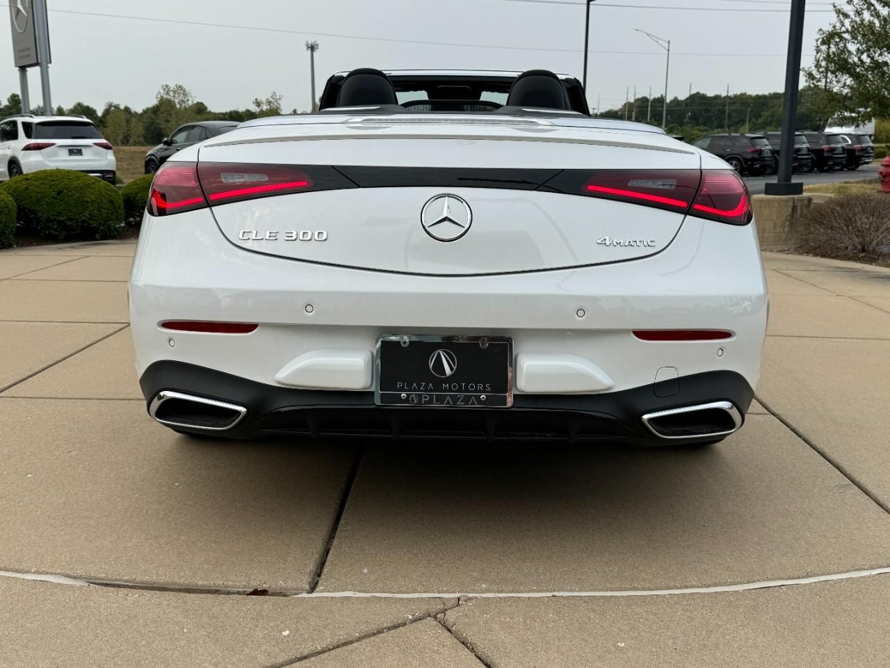 Mercedes-Benz CLE Vehicle Full-screen Gallery Image 9