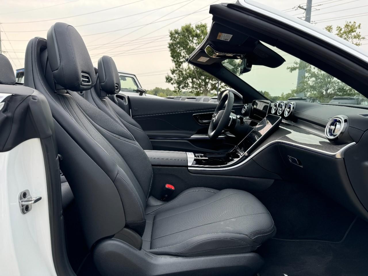 Mercedes-Benz CLE Vehicle Full-screen Gallery Image 16